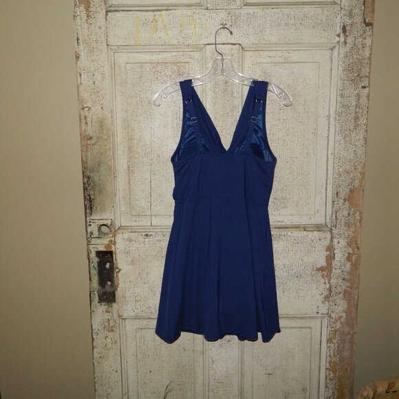 Lands' End Tummy Control Surplice Swim Dress Size 10 (D-13) - Picture 2 of 5